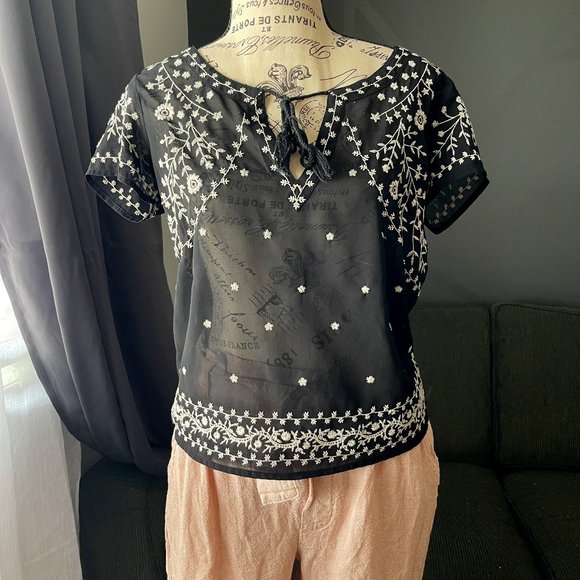 SHEER BLACK EMROIDED TOPS - Picture 4 of 5